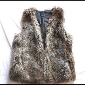 NWT Gap faux fur brown vest small